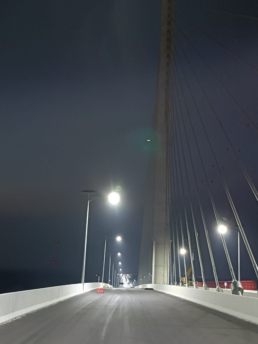 mopcparaguay's tweet photo. 🤩 ¡Cada vez falta menos!

🌉  Esperamos la inauguración del #PuenteHéroesDelChaco en marzo 🙌🏻. 

✅️ Queremos destacar que la iluminación será completamente sostenible, impulsada al 100% por paneles solares. 

#GobiernoDelParaguay 🇵🇾 #MOPC #ParaguayCrece https://t.co/ryIv6OIVRI