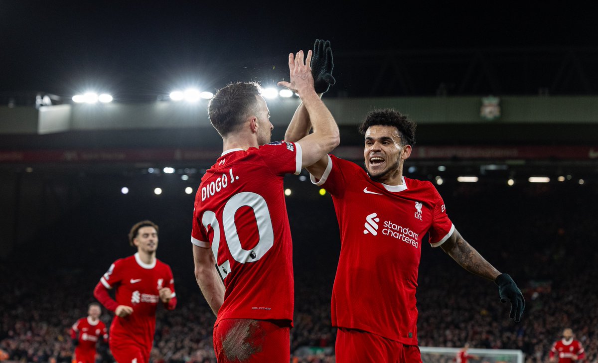 DiogoJota18's tweet photo. Anfield nights are always special 🤩 https://t.co/XOmOGre71s