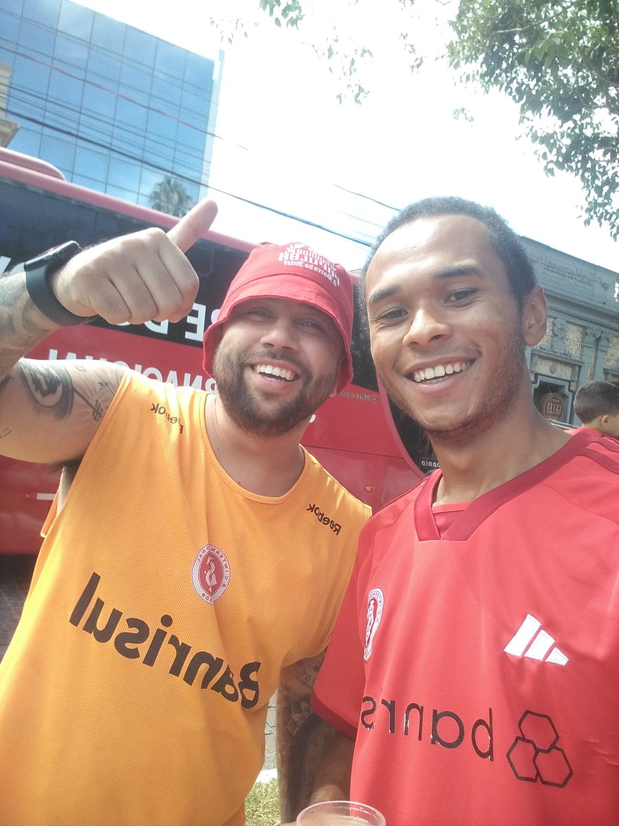 deprinter1909's tweet photo. Perdemos, mas vi meu ídolo @MaxPeixoto91 https://t.co/4T7buIFb2U