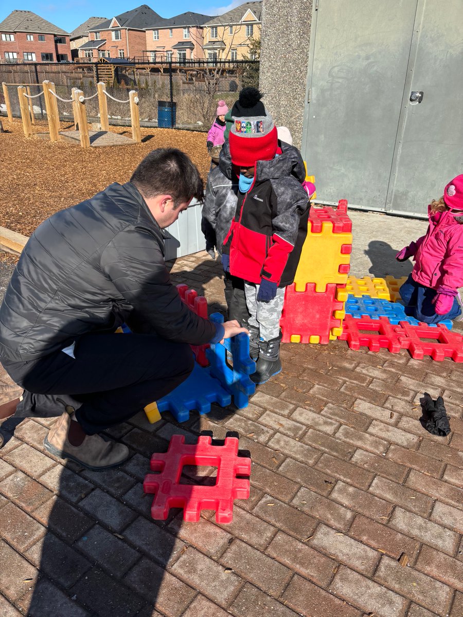 During outdoor play, students were trying to create a house out of the puzzle-piece blocks. Other students tried to create an outdoor bed. @EY_uwindsor