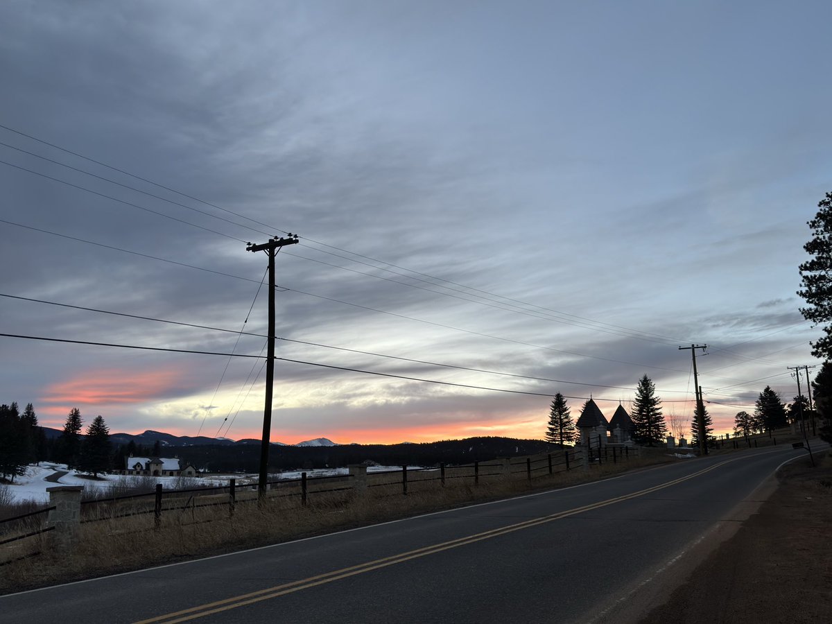 Gorgeous sunset in Evergreen tonight.
#cowx #noedits