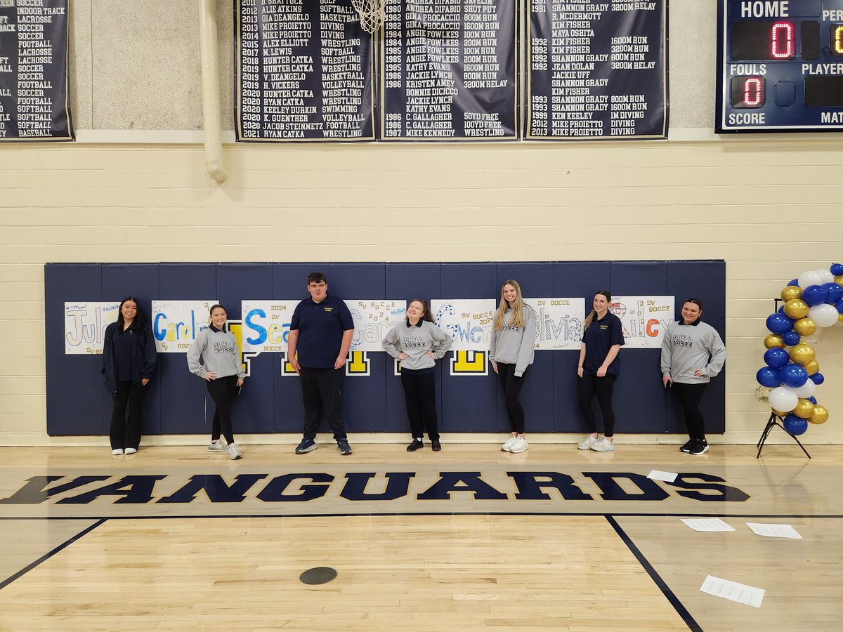 MsScarcelli1206's tweet photo. Bocce senior night 2024 🎓 https://t.co/MU8Yf83UnX