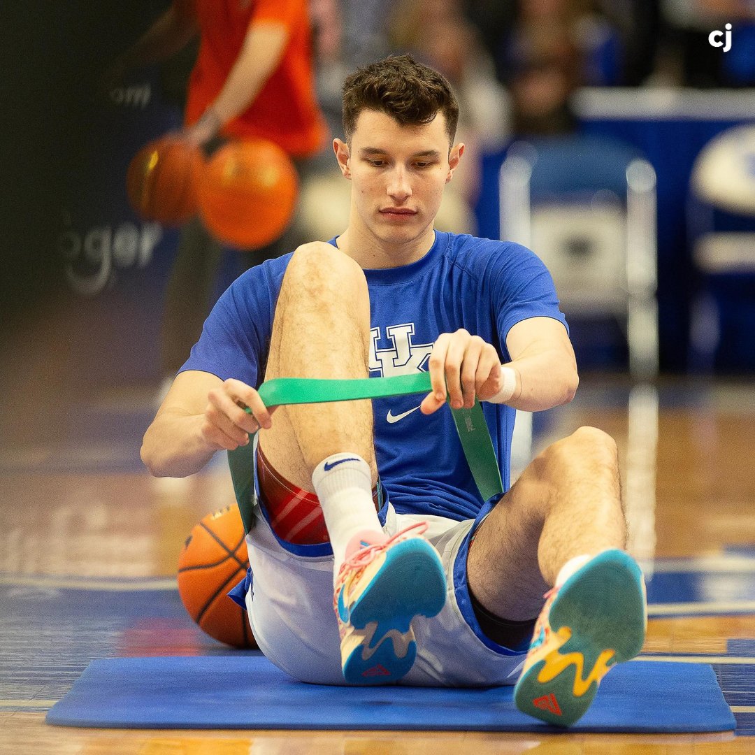 Courier Journal Sports (@sports_cj) on Twitter photo Excitement is building as <a href="/KentuckyMBB/">Kentucky Men’s Basketball</a> gets ready for tonight's #SEC showdown against #Florida! 🏀
Follow Wednesday night's game through photos: tinyurl.com/yzcmcukf
📸: <a href="/JFauGFX/">Jeff Faughender</a>
#Kentucky #Wildcats #UK #BBN #Rupp #Arena Excitement is building as <a href="/KentuckyMBB/">Kentucky Men’s Basketball</a> gets ready for tonight's #SEC showdown against #Florida! 🏀
Follow Wednesday night's game through photos: tinyurl.com/yzcmcukf
📸: <a href="/JFauGFX/">Jeff Faughender</a>
#Kentucky #Wildcats #UK #BBN #Rupp #Arena
