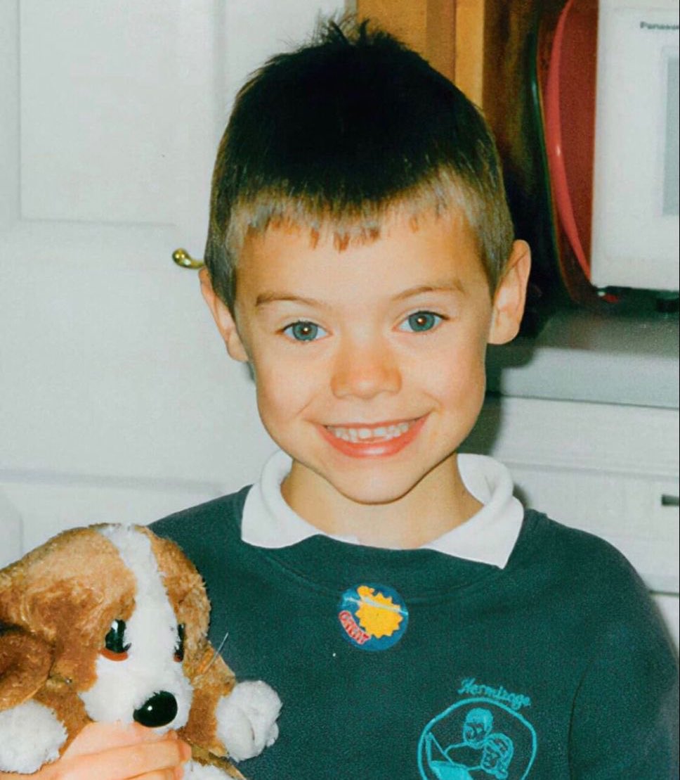 safeharrys's tweet photo. happy bday to the one who’s been the light of my days for so many years! 
i deeply love you harry <3 https://t.co/MmIO2m5AqS