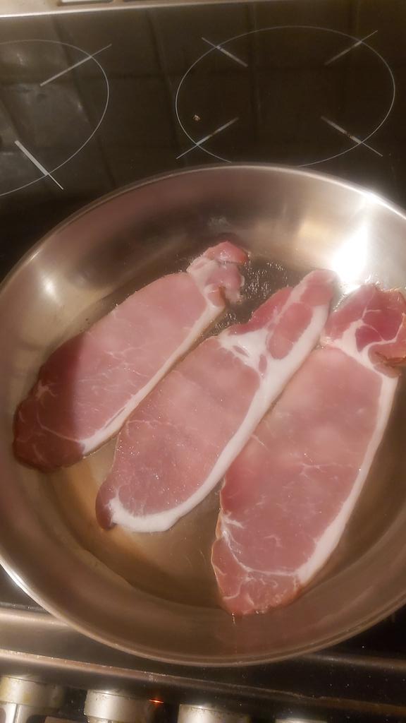 Nothing like a few rashers at 12.30am at night. Till keep me going #lambing2024