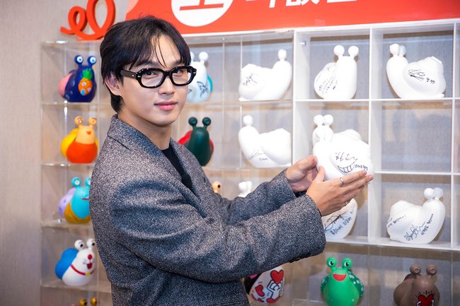 BTOBSupports's tweet photo. [ARTICLE] #BTOB #LIM_HYUNSIK being appointed as a major donor for Snail of Love as his donation secretly surpass 100 million won

Hyunsik being appointed as the 8th high value sponsor for Snail Of Love officialy yesterday January 31st

"The more time I spend doing music, the more I feel about my role. As a soul leader, I hope I can feel a greater sense of responsibility and give a good influence to the public,"

"I will continue to support the deaf with more interest. We will do our best to make better music and deliver it to everyone including the hearing impaired."

https://t.co/KVgR2dnYqC

#비투비 #임현식 
@OFFICIALBTOB