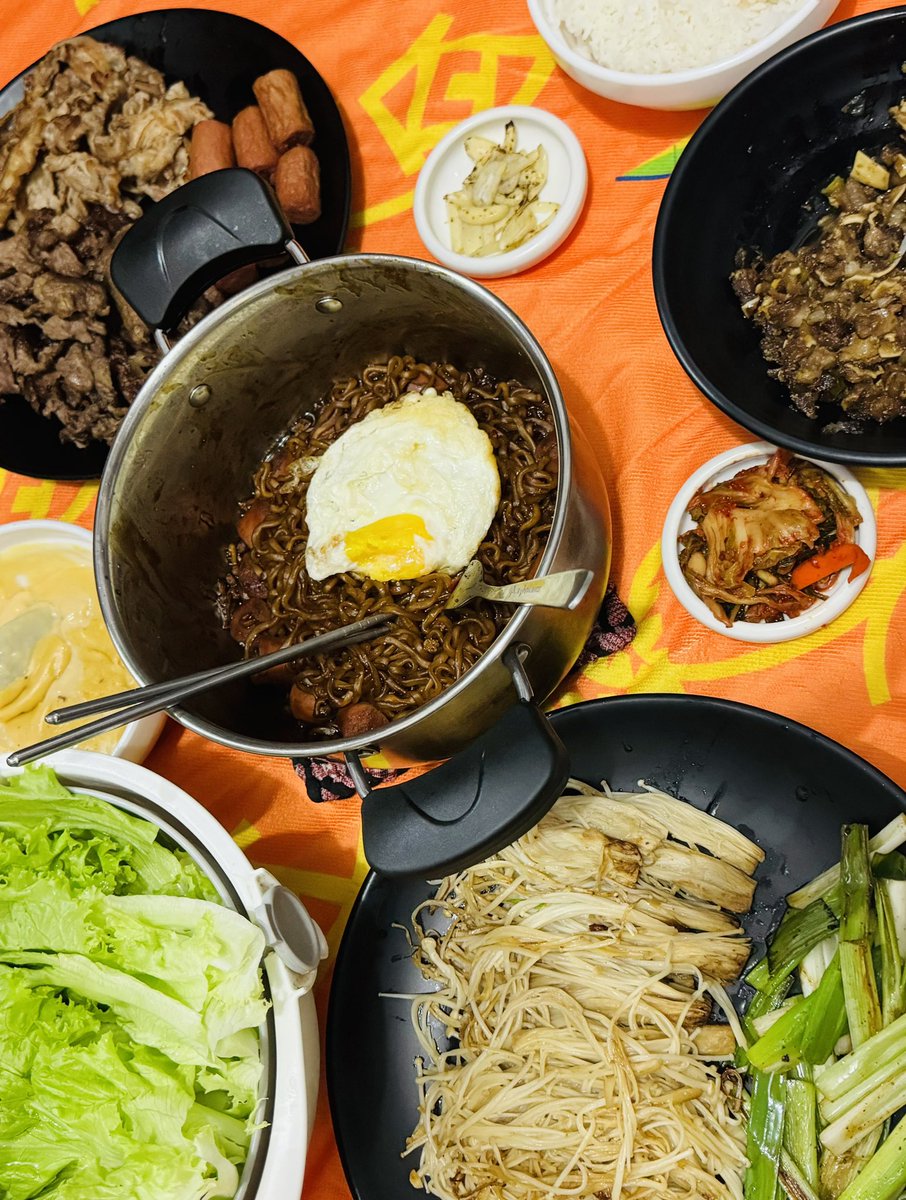 UlapChinoPoz's tweet photo. Samgyupsabahay!!! Yum yum Korean Night with Thrive babies #plhiv #samgy #Foodies https://t.co/O9amhzNKRj