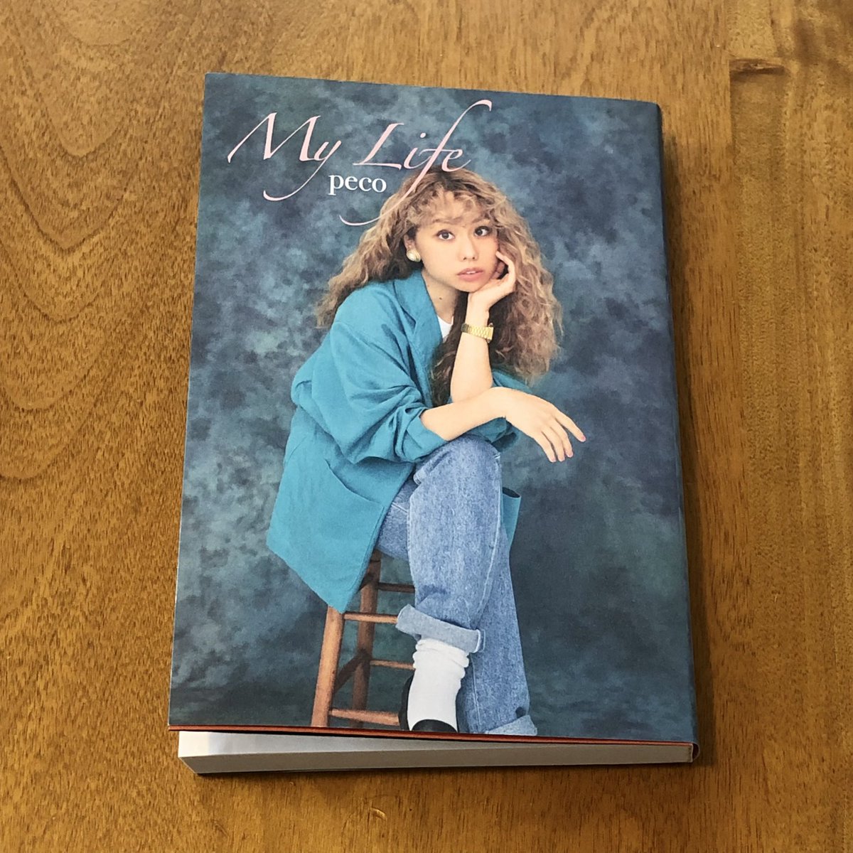 pecotecooo's tweet photo. 書籍『My Life』本日発売です📗
わたしの大切にしているものや、家族のこと、今の素直な思い、この一冊にたっぷり込めて作らせてもらったので、ぜひ書店で手に取っていただけるとうれしいです！ https://t.co/4QMDqyok0U