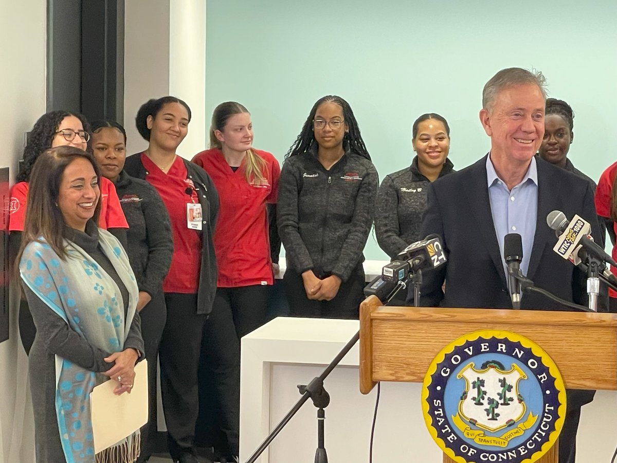 Governor Lamont unveils first legislative proposal of 2024: eliminate licensure application fees for certain education, childcare and health care workers. Read the news release here: portal.ct.gov/DPH/Newsroom/P…