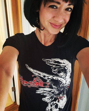 PainvsGuilt's tweet image. The lady says happy hump day...! 🥰

The raven t-shirt is exclusively available at our website; painvsguilt.com Shop for Valentine's Day gifts. ❤️ #love #onlinestore #WCWednesday