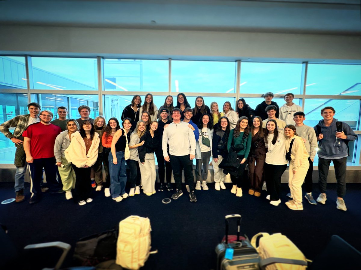 Harding_Abroad's tweet photo. The Spring HUF group is on its way to Italy! 🇮🇹 ✈️ #HUintl @HardingU https://t.co/CtIMQQ8JOh
