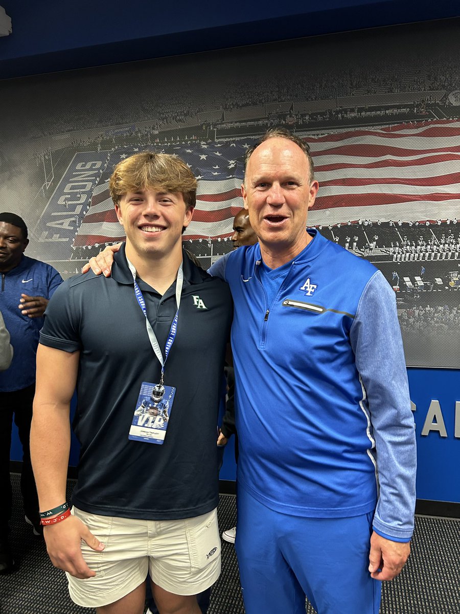 Thank you <a href="/CoachTCalhoun/">Troy Calhoun</a> for stopping by the school today! ⚡️