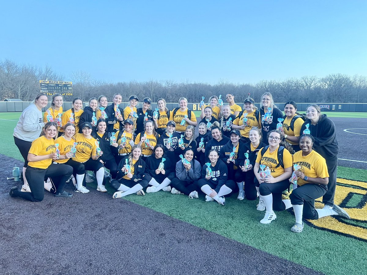 OttawaBravesSB's tweet photo. We’re JUICED 🆙 to support @OUBravesWBB tonight! 🧃🏀

Thank you for the goodie bags!💛

#BravesSupportBraves https://t.co/EsGaExsUap