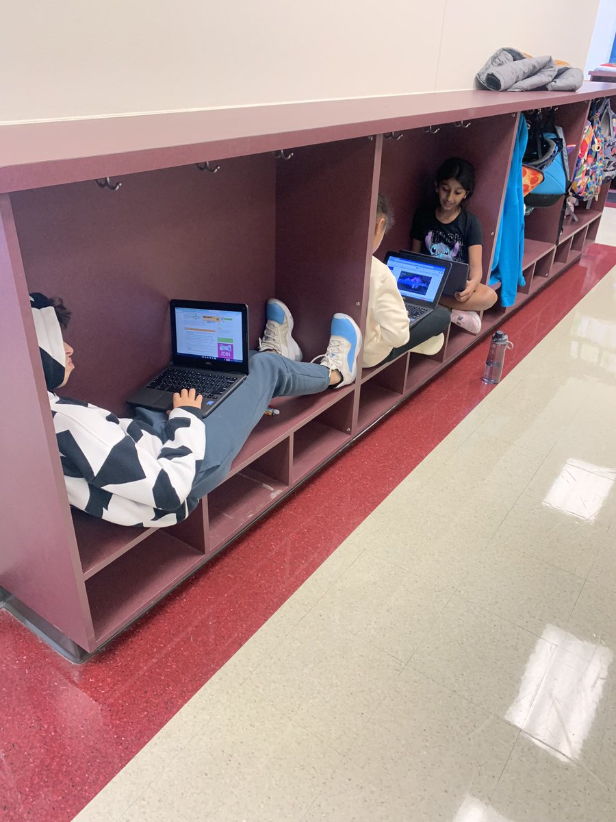 MsYoungs5th's tweet photo. These 5th graders have been so passionate about their passion projects! They get to gather research on a topic that they care about (like is plastic harmful or helpful) in preparation for a big debate with their peers! @Robertson_Elem #RESUbuntu #RobertsonU https://t.co/XQJPV2etqk
