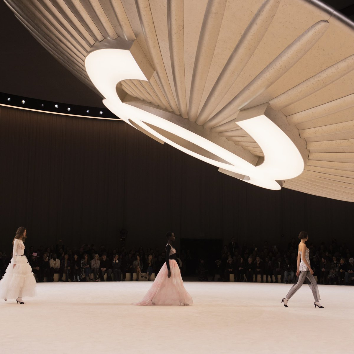 CHANEL Spring-Summer 2024 Haute Couture Show “The Button” Set design by Dave Free, @kendricklamar & @mikecarson. Serviced by @pglang Scored by @pglang Thank you to Virginie Viard and the entire CHANEL team involved.