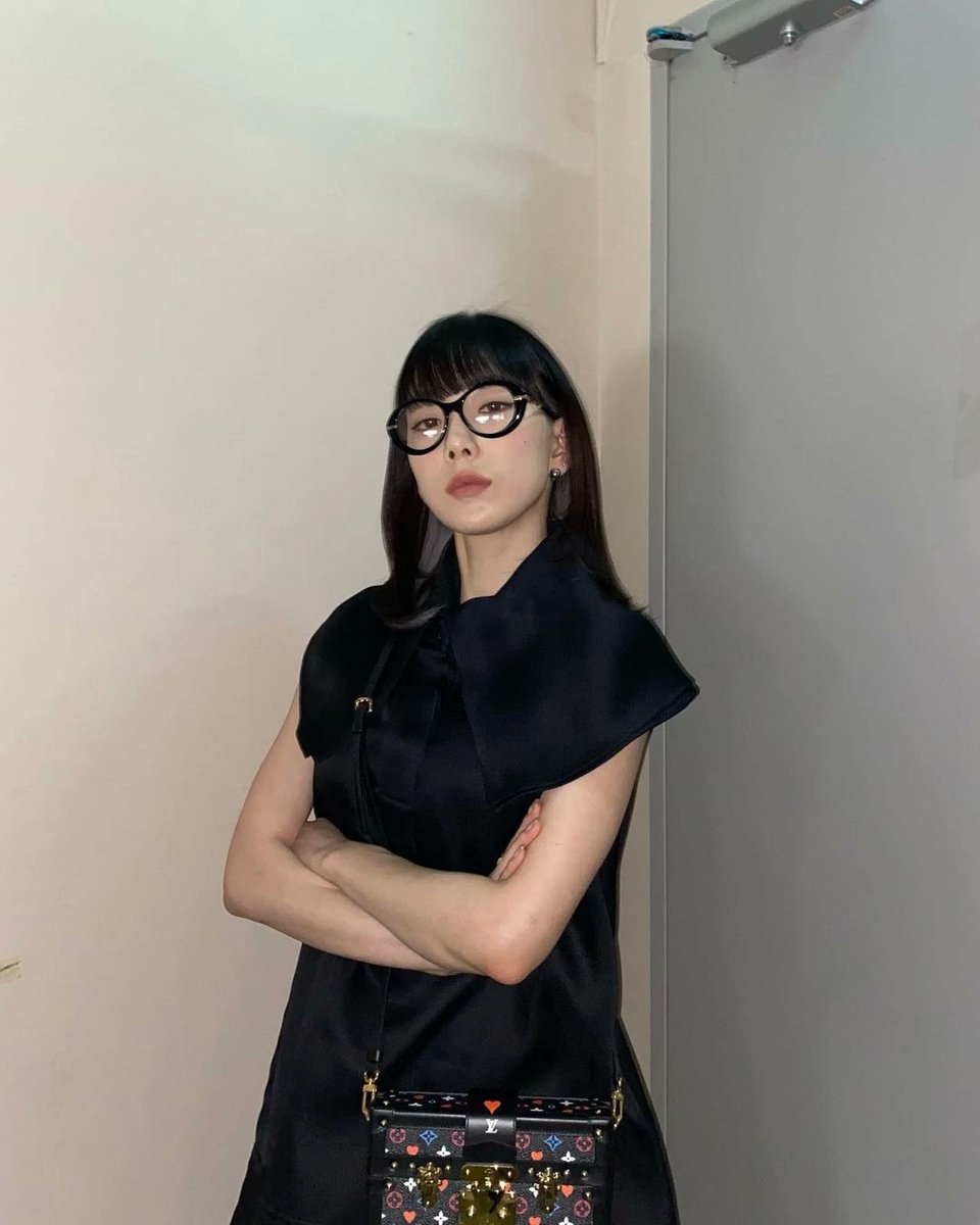 softlydiary's tweet photo. ya pasó el chiste de revivir cada muerte de obisto pero, debo admitir, la #𝕓ü𝚗𝚗𝒚𓈒·𐚈·𝑔än𝕘 me hizo buscar el mejor outfit para este momento donde seré bendecida por la ⁦#t𝑤𖦹兔子·𖤍᳝᳜᳝᳜ᰯ·zone. ¿será que también me gano un besote en la frente? actualizaré. 🖊️ https://t.co/qbskXeFtoV