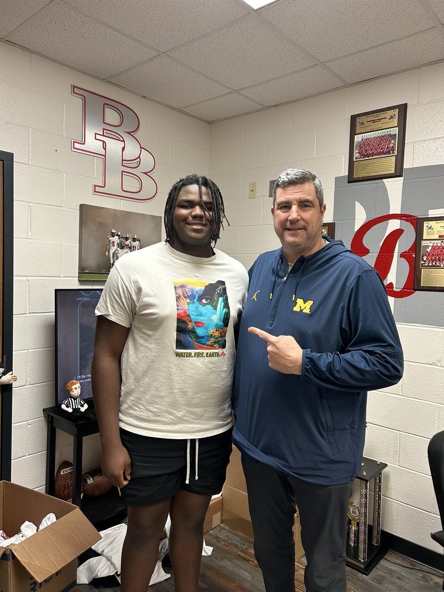 Enjoyed the visit with @CoachMikeElston with @UMichFootball It’s not everyday that the National Champions stop by. Thanks coach! #GoBlue #SLR