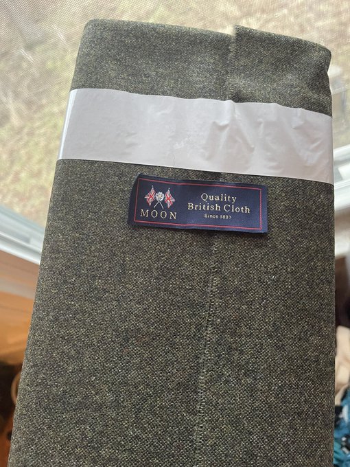 My special tweed from London arrived! https://t.co/4pxFXHWo2G<a href="/tag/loveisblind"class="tags"><span>#loveisblind</span></a>