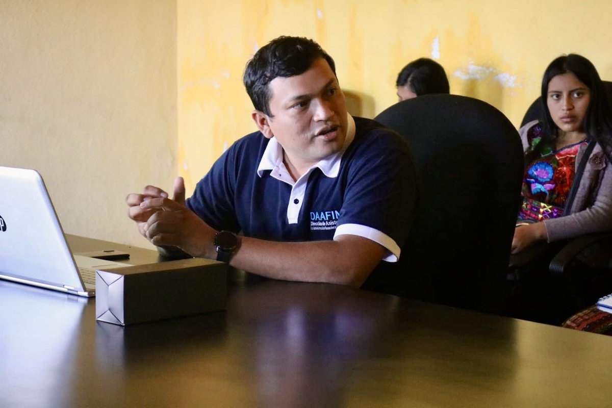 MinfinGT's tweet photo. #CapacitacionesMinfin 👩🏻‍💻 | En el Ecomuseo de San Andrés Semetabaj, la Dirección de Asistencia a la Administración Financiera Municipal #DAAFIM capacitó a cajeros generales y receptores de 11 municipalidades de Sololá en el módulo de caja del sistema de #ServiciosGL. https://t.co/EkBMGHxeUE