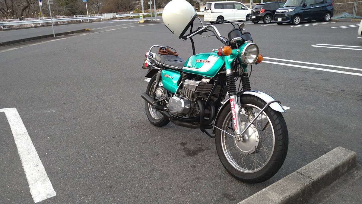 _ms_k_ecr33's tweet photo. 1月31日の夜から2月1日の朝の間に
岐阜県恵那市にて
GT380とKH250が盗難されました雨の中の犯行のようです。

些細な情報でもあれば よろしくお願いします。

後 お手数ですが 拡散も希望です。
 #バイク盗難
 #SUZUKI
 #GT380
 #kawasaki
 #KH250
 #拡散希望 
 #岐阜県恵那市 https://t.co/jaaeVJ7N9i