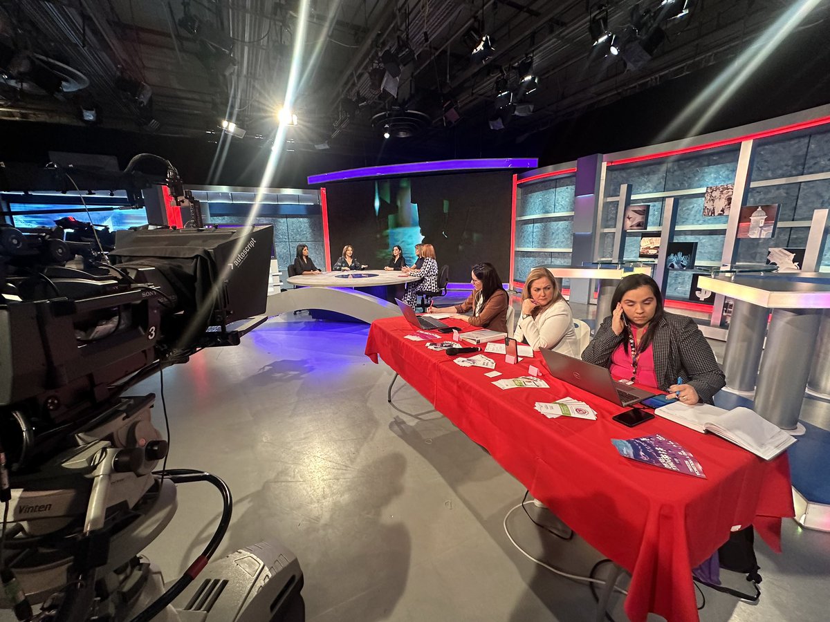 josecarlos_sc_'s tweet photo. 52 mujeres llamaron durante nuestro programa en vivo anoche a las líneas de la Procuradora de la Mujer. 52 mujeres que temían por su vida. 52 mujeres que viendo el programa se armaron de valor para pedir ayuda. 

La violencia machista nos sigue arropando… https://t.co/dtZSx2L0F6