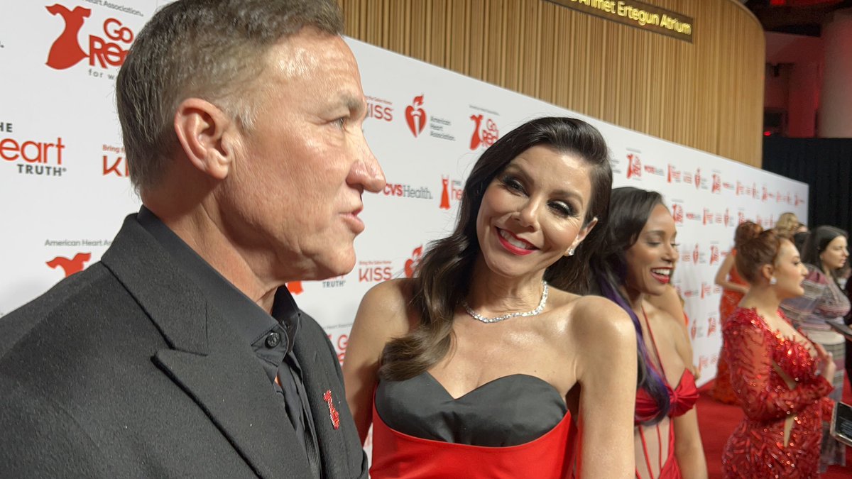 conlin_lauren's tweet photo. Working the red carpet tonight 💥Someone told me that @BellamyYoung &amp; I kind of look alike!!!! I will take it, even if we don’t 😂😻@POPStyletweets #madisonmarsh @HeatherDubrow @MickeyGuyton https://t.co/Aq1oJFZO3c