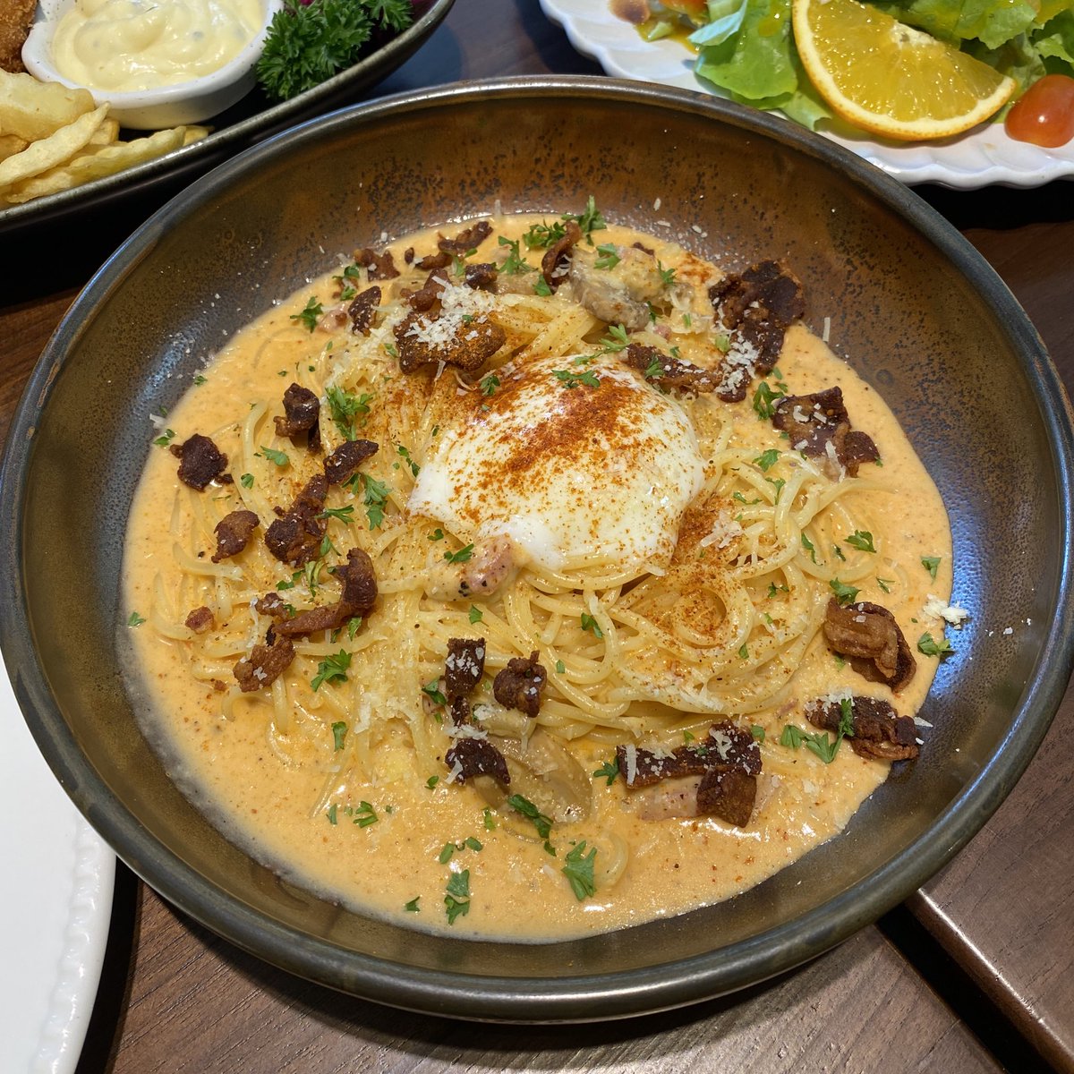 adoreribbon's tweet photo. pasta ama🍝🌹

ร้านพาสต้าที่บรรยากาศน่ารักดูอบอุ่น⭐️ เราชอบสปาเก็ตตี้คาโบนาร่าซอสศรีราชามีความครีมมี่ เผ็ดนิด ๆ🌶️  กับสลัดไก่ซอสฮันนี่มัสตาร์ดสดชื่นมาก ตัดเลี่ยนดีเลย🍯 

@aroii @Kin24hrs @reviewchiangmai #reviewchiangmai #รีวิวเชียงใหม่ #อร่อยบอกต่อ https://t.co/d3JDW9bjoZ