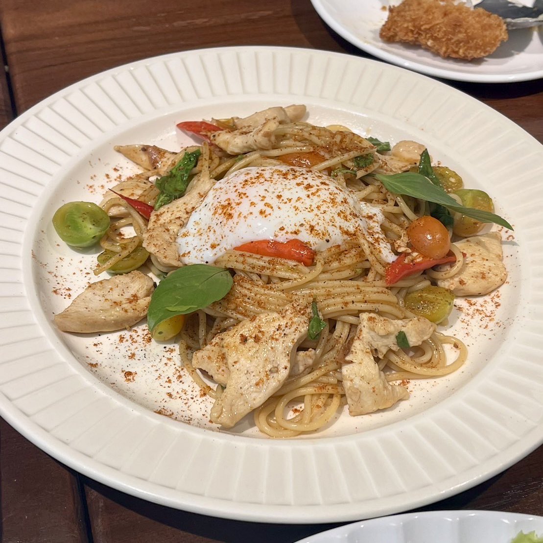 adoreribbon's tweet photo. pasta ama🍝🌹

ร้านพาสต้าที่บรรยากาศน่ารักดูอบอุ่น⭐️ เราชอบสปาเก็ตตี้คาโบนาร่าซอสศรีราชามีความครีมมี่ เผ็ดนิด ๆ🌶️  กับสลัดไก่ซอสฮันนี่มัสตาร์ดสดชื่นมาก ตัดเลี่ยนดีเลย🍯 

@aroii @Kin24hrs @reviewchiangmai #reviewchiangmai #รีวิวเชียงใหม่ #อร่อยบอกต่อ https://t.co/d3JDW9bjoZ