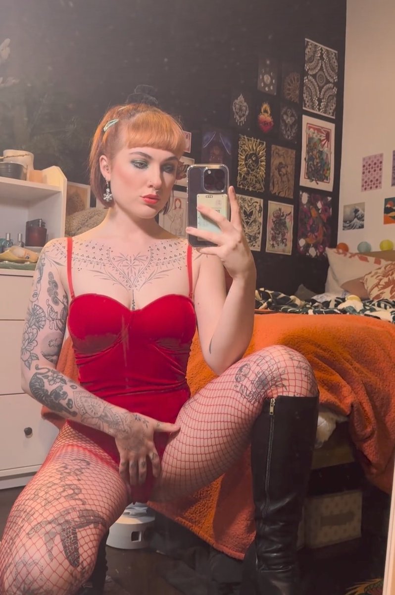 Gift wrapped in fishnets and velvet🎁♥️