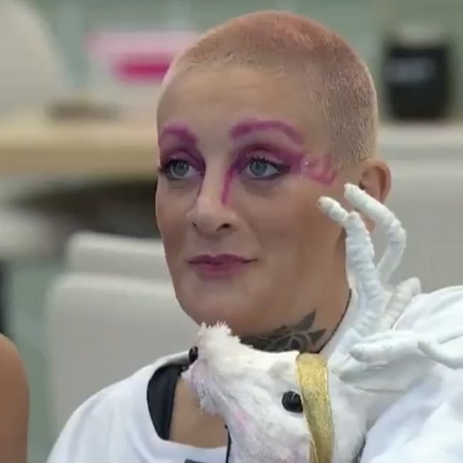 Manzana a Furia: “Yo si caemos a placa, voy a hacer todo para sacarte” 

¿A quien bancas? 

🔁 MANZANA 

❤️ FURIA 

#GranHermano