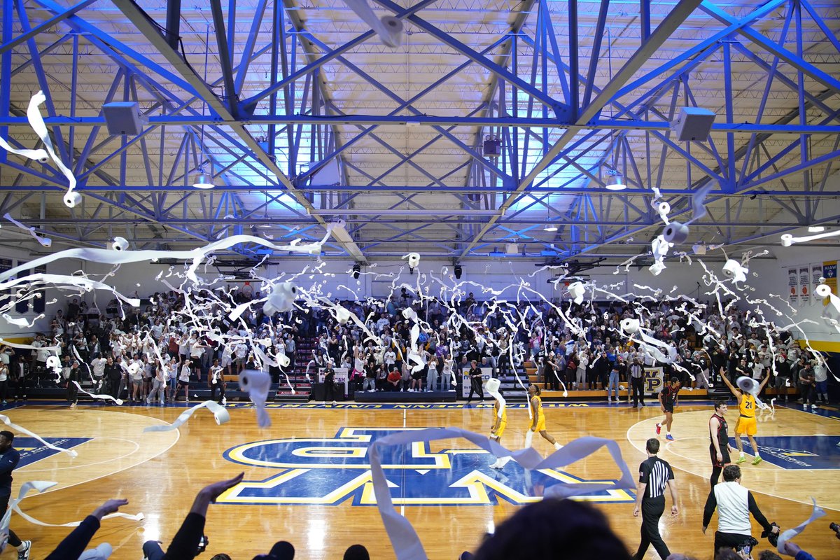 WPUAthletics's tweet photo. Let it fly part 2!

@HeartSportsNews @WilliamPennU @WPUGameDay https://t.co/UHjVEdl7CS