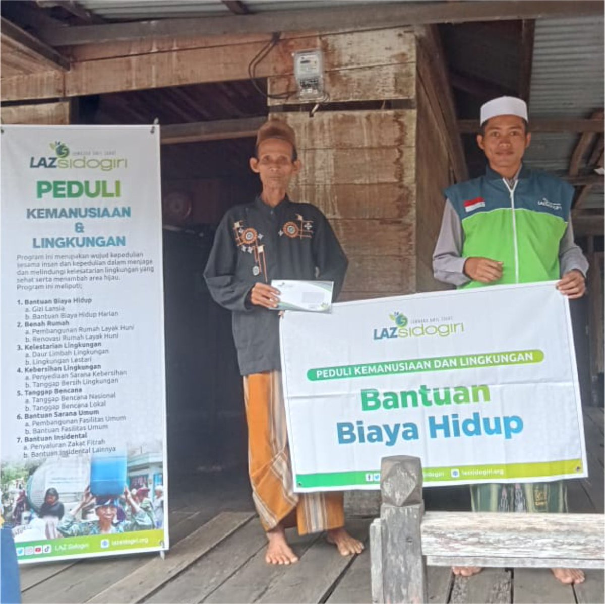 sidogiripeduli's tweet photo. LAZ SIDOGIRI MENYALURKAN BANTUAN BIAYA HIDUP DI KUBURAYA KALIMANTAN BARAT https://t.co/b1RGUPHZBY https://t.co/8uE8PjKA3H