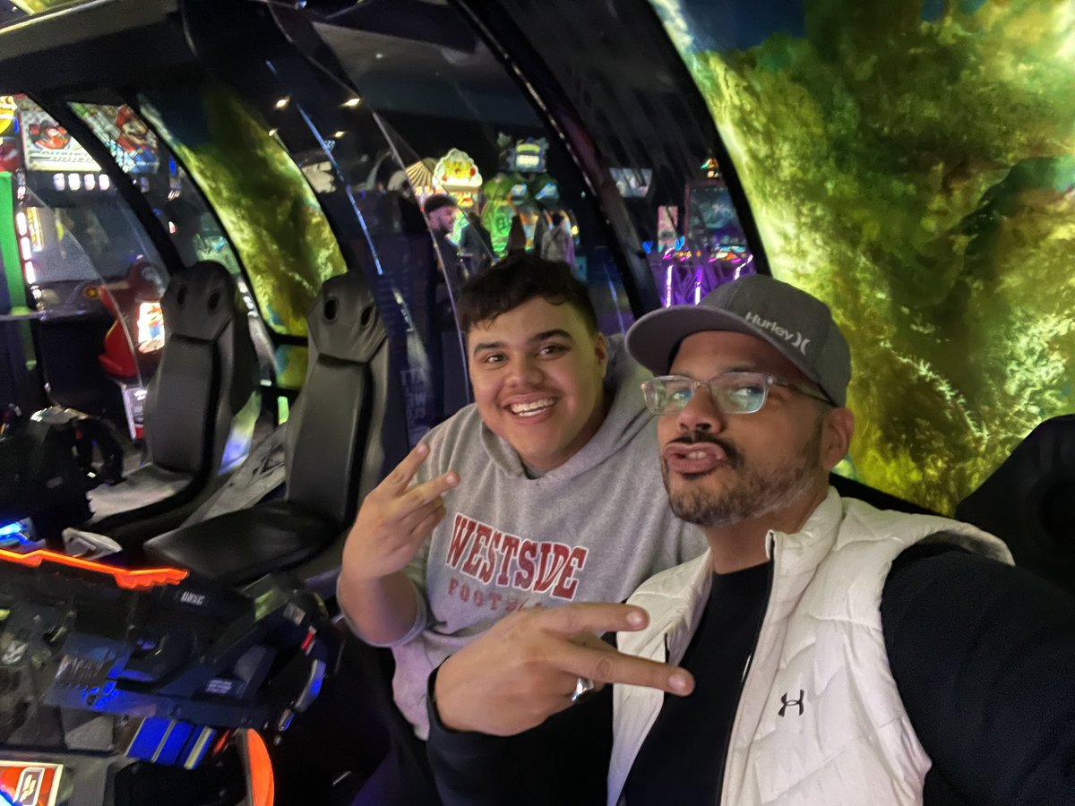 youngforne's tweet photo. Much needed 1:1 time with Young man. Crazy he’s on the on way to 19. @DaveandBusters #ILYTACAB #halo https://t.co/kwltjc44vY