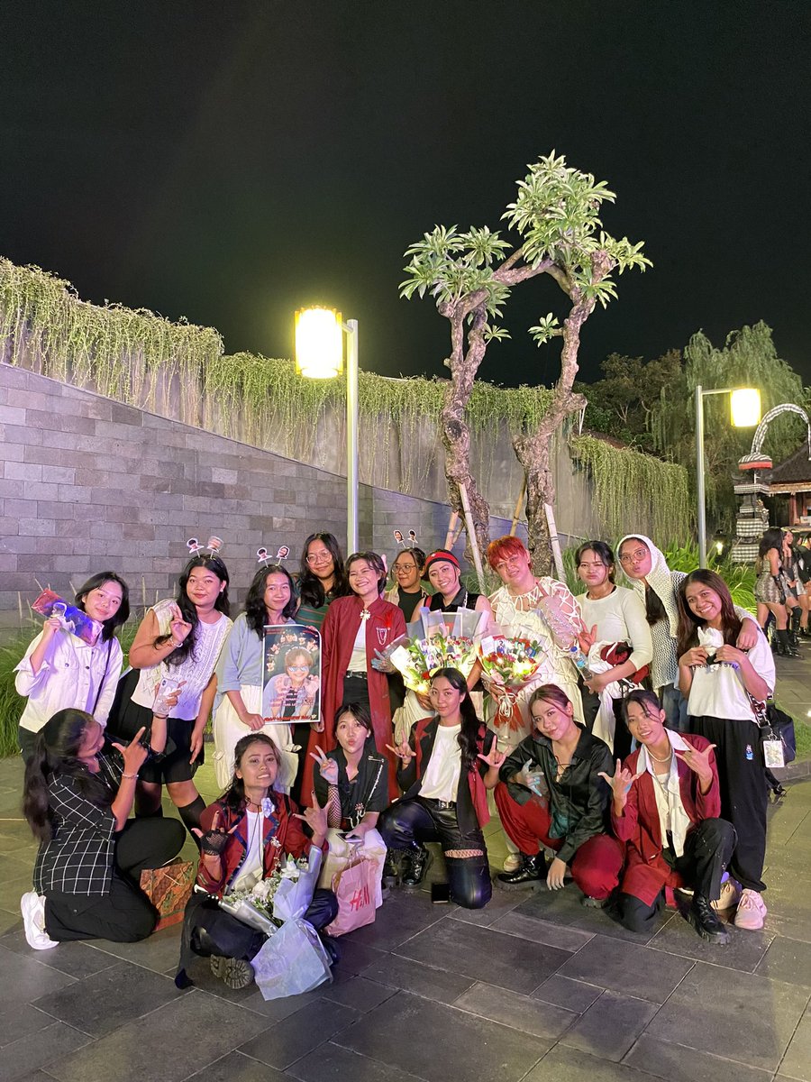 GIVEAWAY ❣️

Hi semua! Support aku dan besties-ku dalam program Student Exchange yaa, aku mau GA kecil-kecilan~

— saldo ewallet 25K for 4 people!

Rules:
RT &amp; Like this tweet
Like &amp; Comment support on 2 IG posts
(link provided below)

Reply with proof