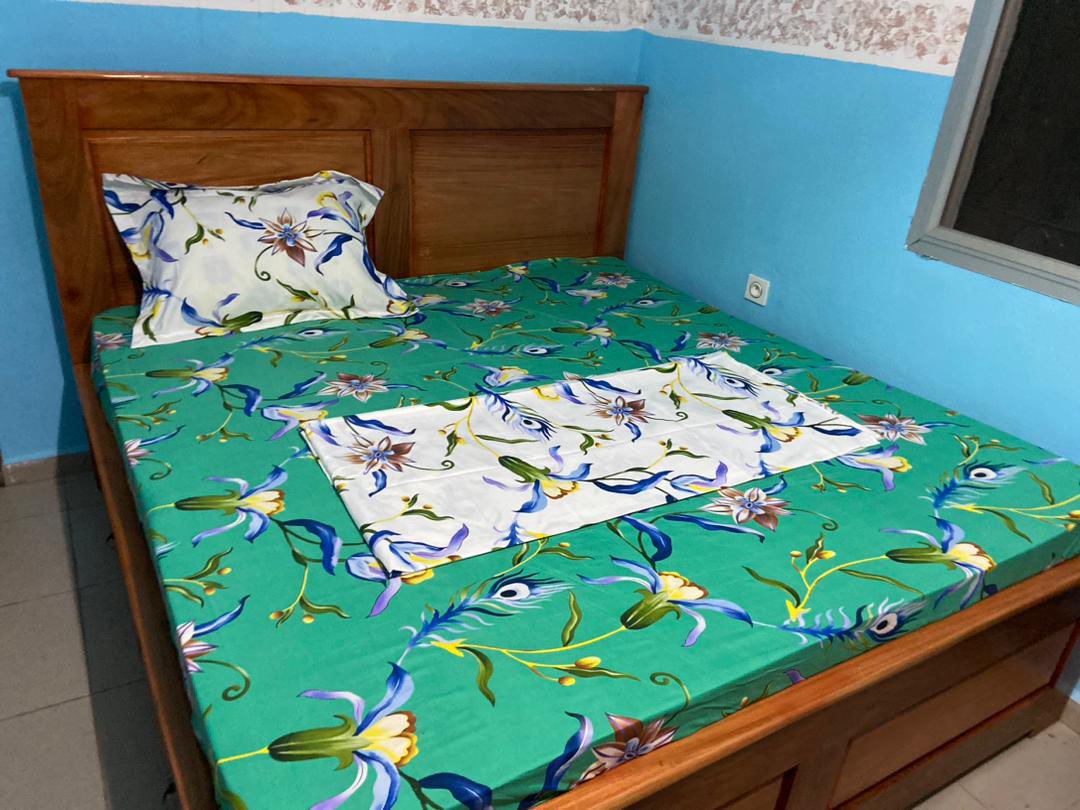 Les retours qu’on aime 🥰 
Images réelles des draps 🔥
Une paire de draps pour lit de 3 places 8500 frs 
Whatsapp 656930502