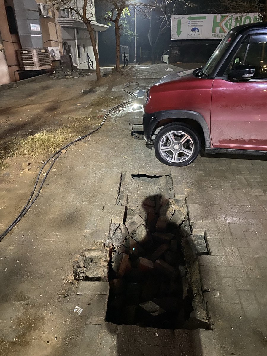 Duk3NUK's tweet photo. After 2 years waiting for ⁦@CDAthecapital⁩ to fix the sewage line in F-11/2, this is what happens a few weeks after the work is completed. I doubt the sewage is leaving the sector. Photos from Tehzeeb parking In Sulaiman Market ⁦@Islamabadies⁩ ⁦@dcislamabad⁩ https://t.co/mCQb1aggFi