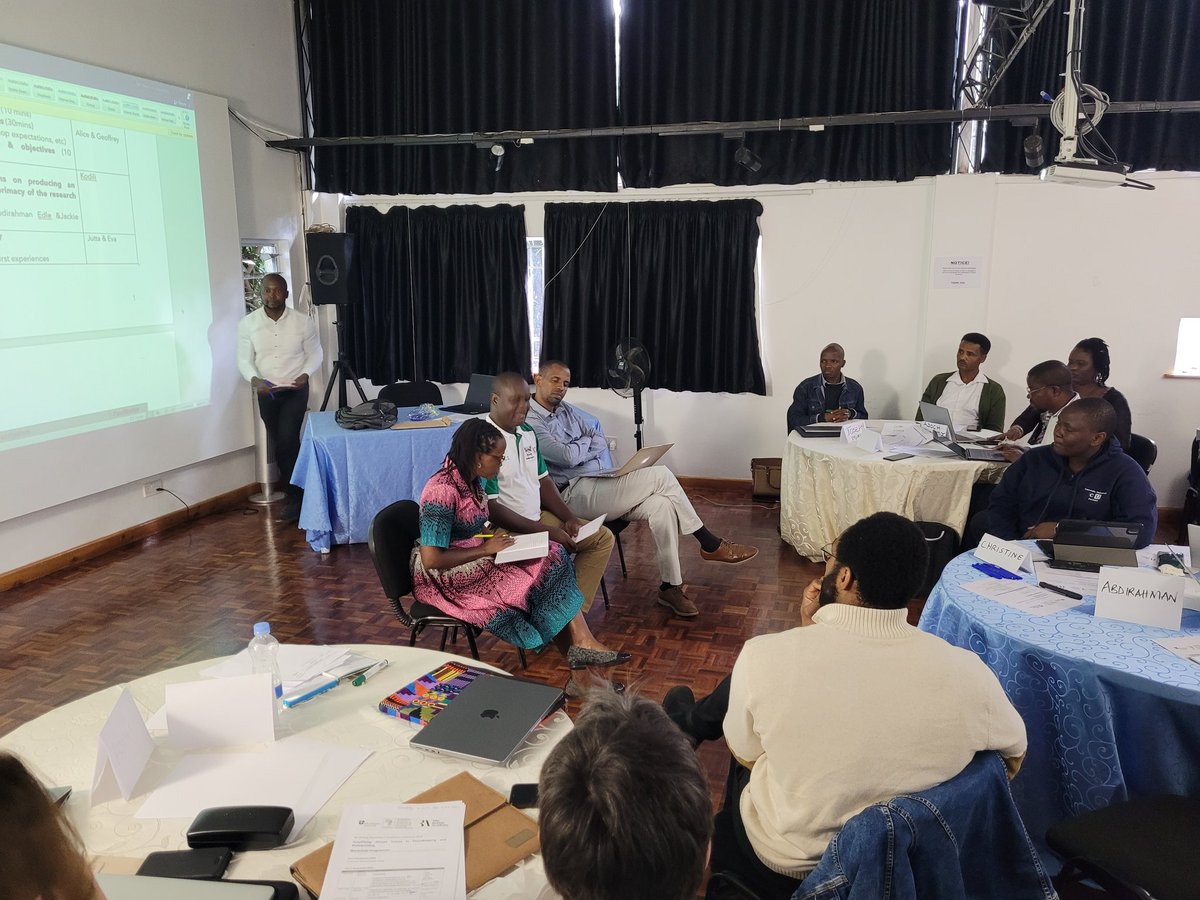 Sharing experiences of the peer review process on day one of Amplifying African Voices in Peacekeeping and Statebuilding @BritishAcademy_ @Durham_SGIA @GeoffreyLugano @ChukwumaKodili @BakonyiJutta