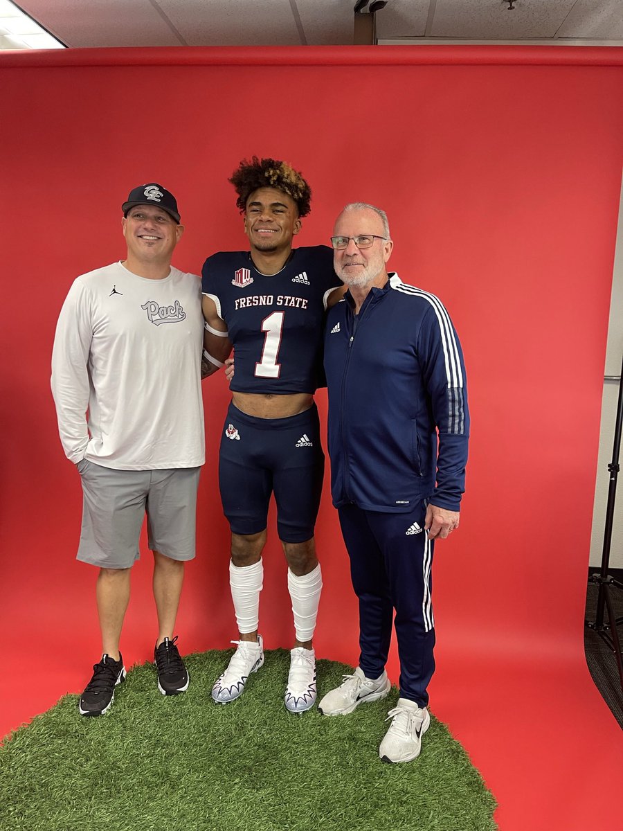 TommyNix_'s tweet photo. Had a great visit at Fresno State! Thank you to @coachkevincoyle &amp; @lj_early &amp; staff for the hospitality &amp; taking the time to talk football! #GoDawgs https://t.co/yNtlAu2PQB