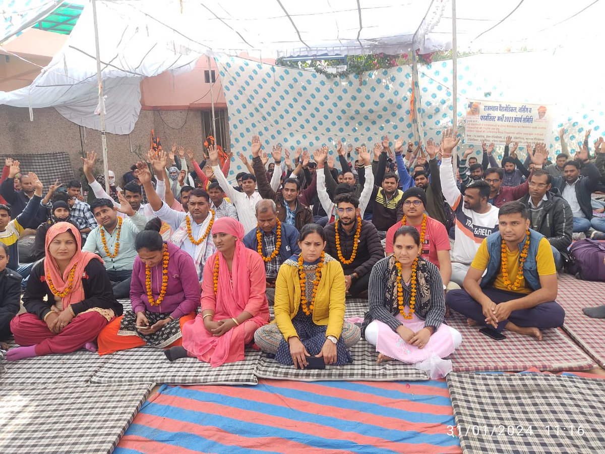Sihfw के सामने बेरोज़गार 15 दिन से बैठे हैं ,सरकार बिलकुल भी ध्यान ना दे रही है 
<a href="/TheLallantop/">The Lallantop</a> आप देश दुनिया की असल खबर लोगों के सामने पेश करते हैं 

अतः इतने दिनों से संघर्ष कर रहे इन युवाओं की बात को भी ऊपर पहुँचाने का कस् ट करें ।
#SIHFW_धरना_दिन_15