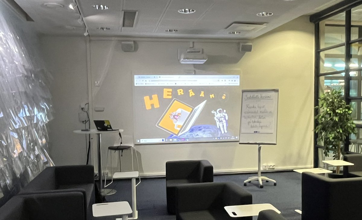 minnatlam's tweet image. Hyvää huomenta #sitralab:n Satelliitti-Heräämöstä @unioulu.  🕣 Valmiina pohtimaan tekoälyn tuomia mahdollisuuksia innovaatioiden ja palvelukehityksen kentällä. #unioulu #heräämö