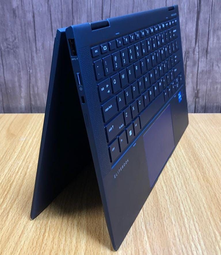 ThaPlugNG's tweet photo. HP Elite Dragon fly x360 13 Convertible
Highlights
Intel®️ Core™️ i5-1135G7 (up to 4.2 GHz with Intel Turbo Boost Technology)
16GB DDR5 | 256GB M.2 NVMe PCIe SSD
13.5" 1920 x 1280 sharp display 
Intel Iris Xe Graphics
Thunderbolt 4 
Wi-Fi 6 (802.11ax) | Bluetooth
HP Digital Pen https://t.co/8ZpOKaHeap