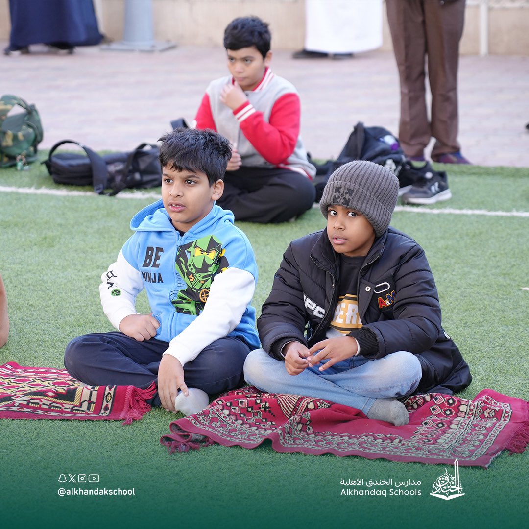 alkhandakschool's tweet photo. معلمو وطلاب #مدارس_الخندق يؤدون #صلاة_الاستسقاء 
اقتداءً بسنة نبينا محمد ﷺ وإنفاذاً لتوجيه #خادم_الحرمين_الشريفين صباح هذا اليوم الخميس 20 / 7 / 1445هـ. https://t.co/PRLOtamZJq