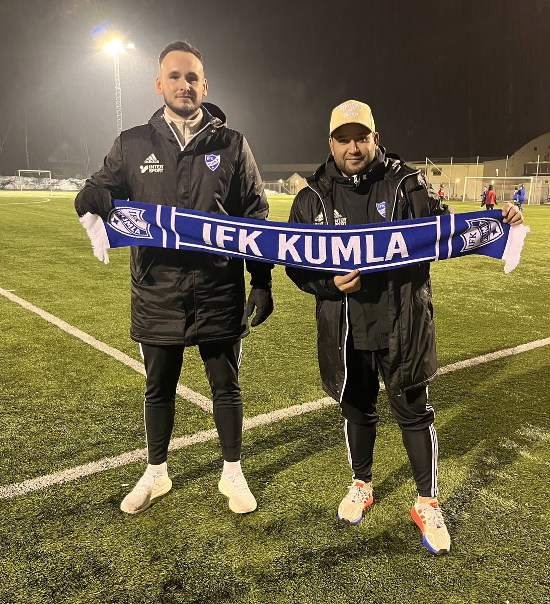 Jesper och Beba tränar P17

👉 laget.se/IFK_Kumla_Fotb…

⚪️🔵

#kumla #kumlafamiljen #framtidenärblåvit