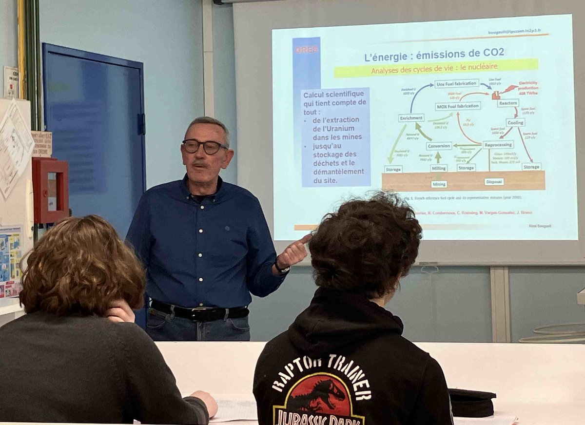Les #élèvesdesAndaines 1ère EDC PC ont participé à une #conference  de Rémi Bougault, physicien <a href="/CNRS/">CNRS 🌍</a> 
Objectif : présentation des modes de production l'#electricite  vecteur d'#énergie dans le contexte de #ChangementClimatique 🔋🪫

<a href="/dsden61/">DSDEN61</a> <a href="/ac_normandie/">Académie de Normandie</a> <a href="/EddCaen/">Equipe EDD Normandie</a>