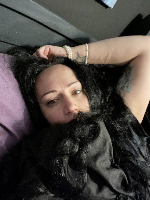 I need some encouragement to get out of bed! https://t.co/yApGhizLI7