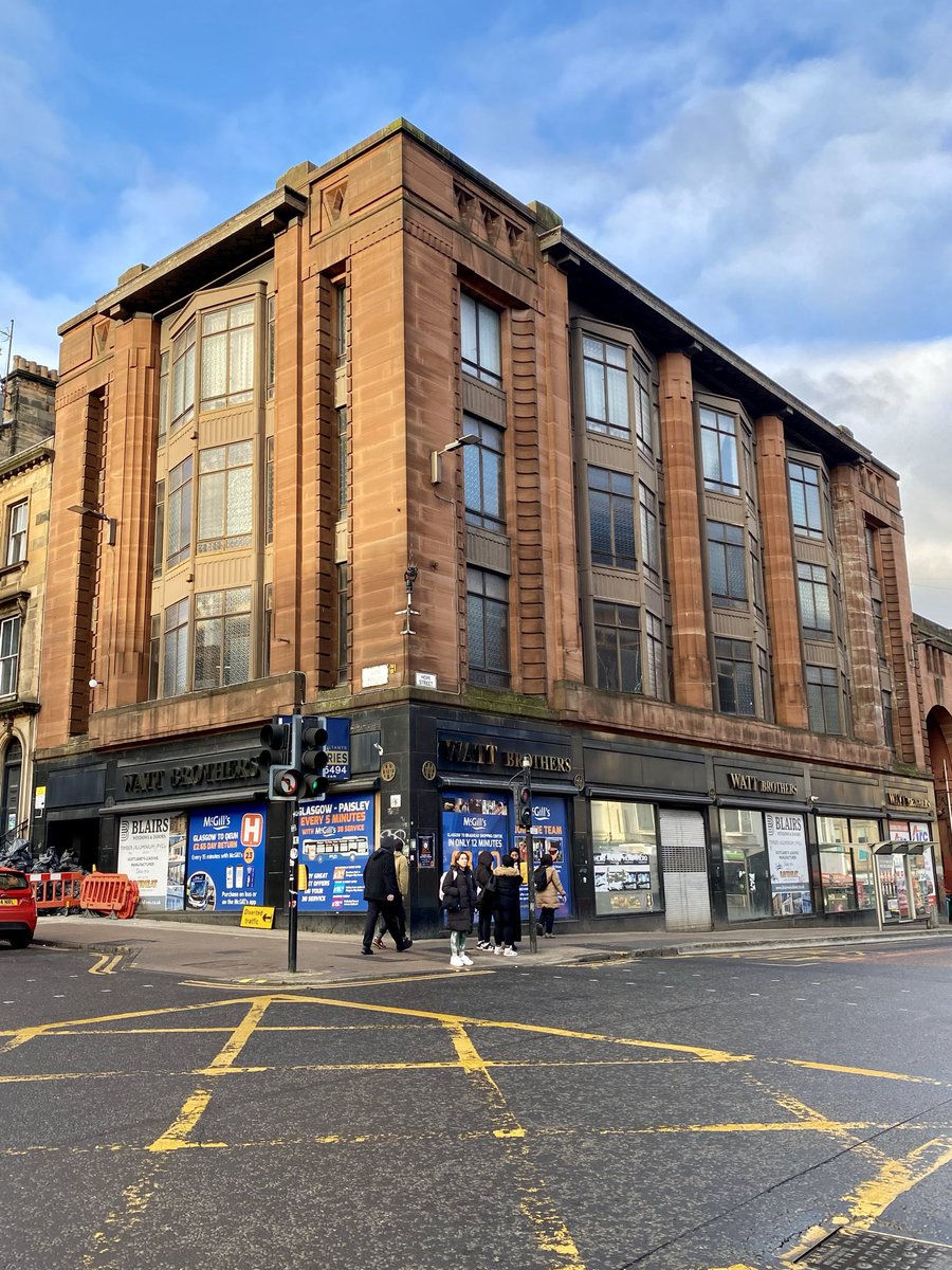 #MomentsOfBeauty in #Glasgow: Andrew Graham Henderson’s south extension to Watt Bros department store is a great example of #ArtDeco classicism & full of subtleties. Henderson was Charles Rennie Mackintosh’s assistant and there is a hint of 78 Derngate in Northampton about it 🥰!