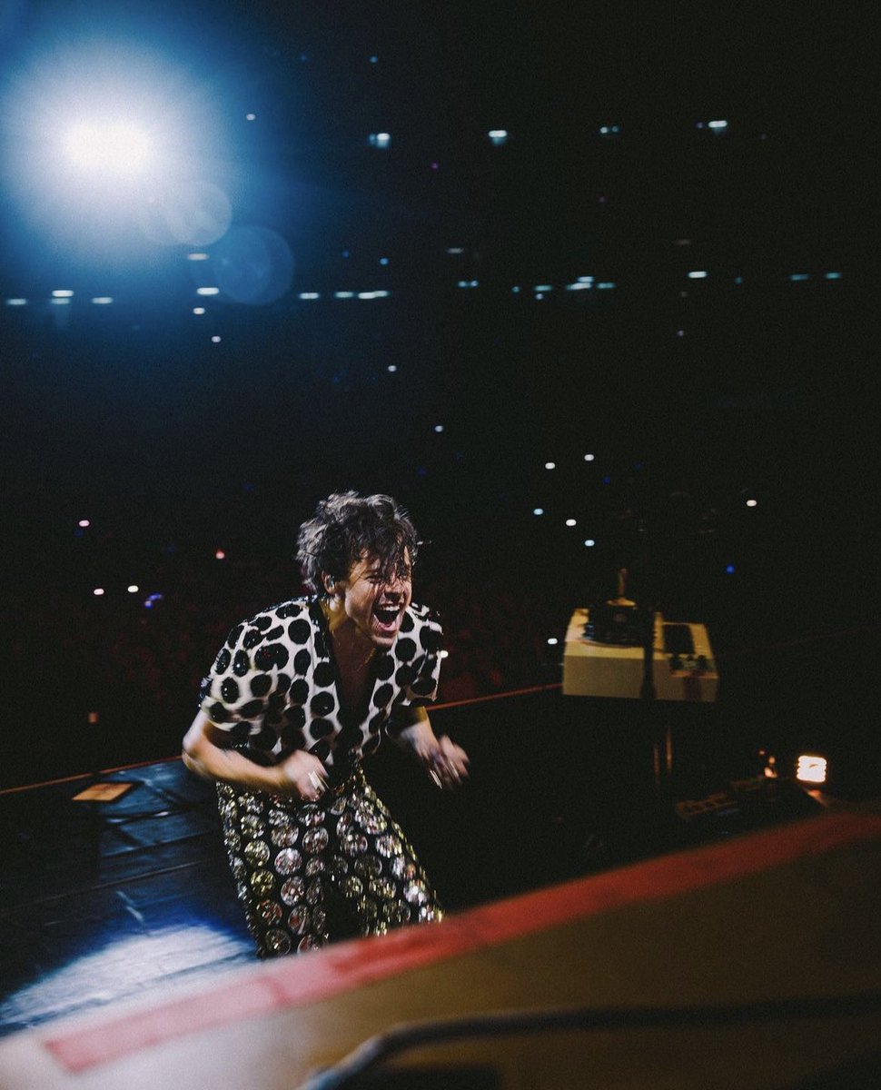 harrystylesbth's tweet photo. happy birthday to my boy 🩷 thank you for having Thailand at LOVE ON TOUR 2023 @Harry_Styles 🩷 hope you enjoy your life every single day ✨ https://t.co/C1jKzDVyvB