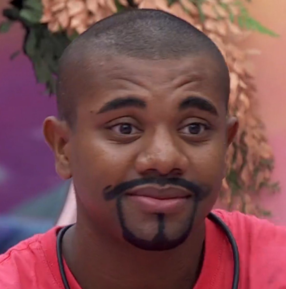 tihhgoncalves's tweet photo. E aí, Calabreso, dá pra encarar o Davi com essa maquiagem? kkk 😂🎭
#BBB24 #RedeBBB #Calabreza #MaquiagemFail https://t.co/VaHSTLmWs2