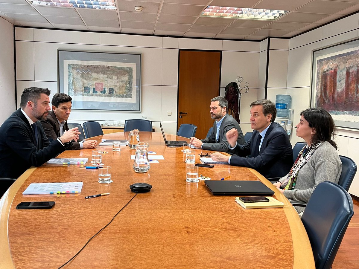 Fran_Gonzalez_P's tweet photo. Hoy, la prensa se hace eco de la reunión mantenida ayer en Madrid con el presidente de #Sepides para tratar los avances en el desarrollo de #Navalips.
El nuevo barrio en #Cádiz con más de 800 viviendas, 10.000 m2 de zonas verdes y 28.000 m2 de zonas comerciales. @ZFCadiz https://t.co/5qDbcdUq7F
