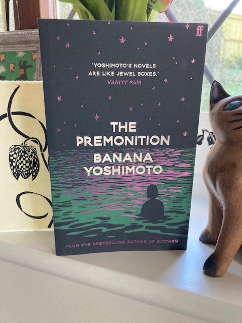 New on the blog today, I've written about THE PREMONITION by Banana Yoshimoto (tr Asa Yoneda). A haunting, dreamlike story of identity, long-buried memories & blended, extended families. Fans of Kore-eda's films would likely enjoy this! #TranslationThurs jacquiwine.wordpress.com/2024/02/01/the…